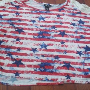 Shirt with open shoulders